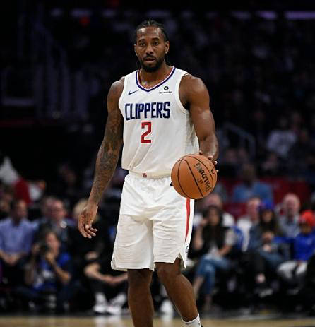 武磊受邀出席上海徐汇区足球超级联赛开幕式，并宣布比赛开幕（武磊出席上海徐汇区足球超级联赛开幕式并宣布开赛）