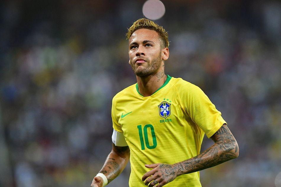 罗马推出黑胶唱片版队歌：限量版售价49.9欧，普通版19.9欧（罗马发布队歌黑胶唱片：限量版49.9欧、标准版19.9欧）