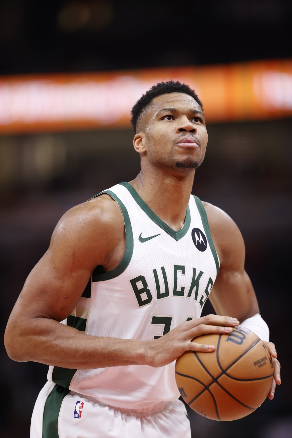 意媒：库普梅纳斯转型中卫表现亮眼，尤文中场补强成当务之急（意媒：库普梅纳斯客串中卫闪光，尤文中场补强迫在眉睫）