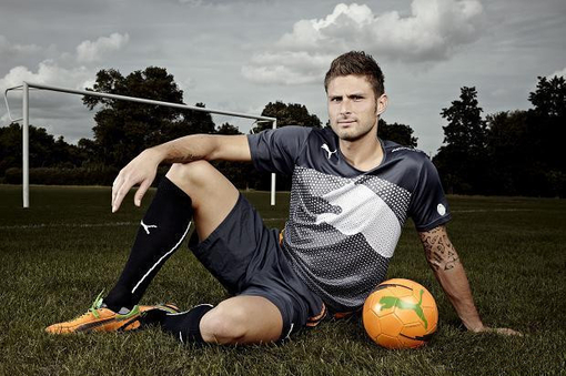 他明明能投，却选择了传（明明能出手，他偏要分球）