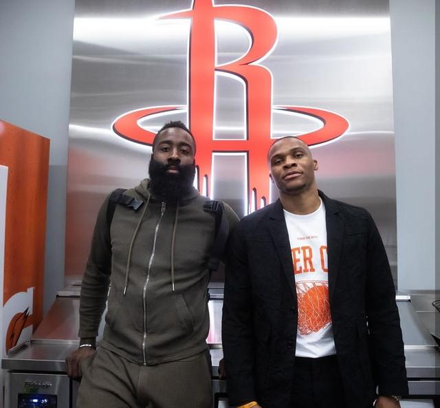 保加利亚传奇佩内夫被紧急送往肿瘤医院治疗，他曾患有睾丸癌（保加利亚名宿佩内夫被紧急送至肿瘤医院，曾患睾丸癌）