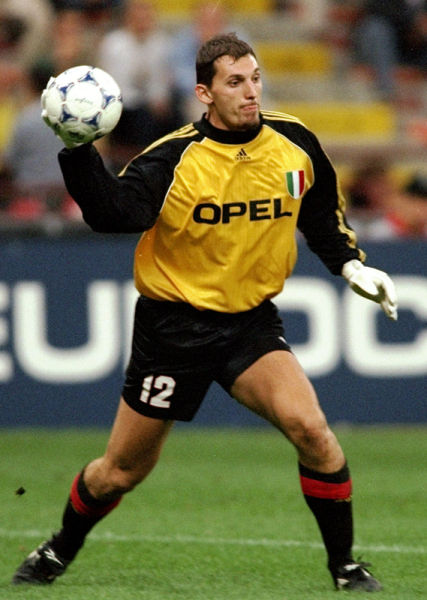 克里斯梅开二度完成逆转！（克里斯双响助队逆转！）