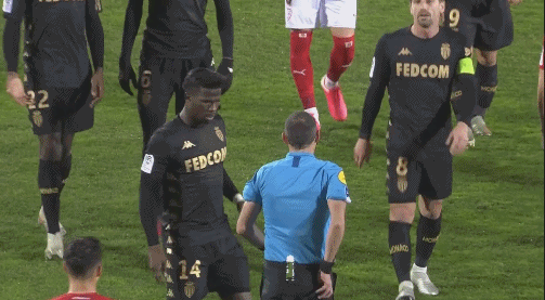 曼联狂丢21球暴露防守隐患，明夏抢免费英超铁卫！阿莫林欲签嫡系