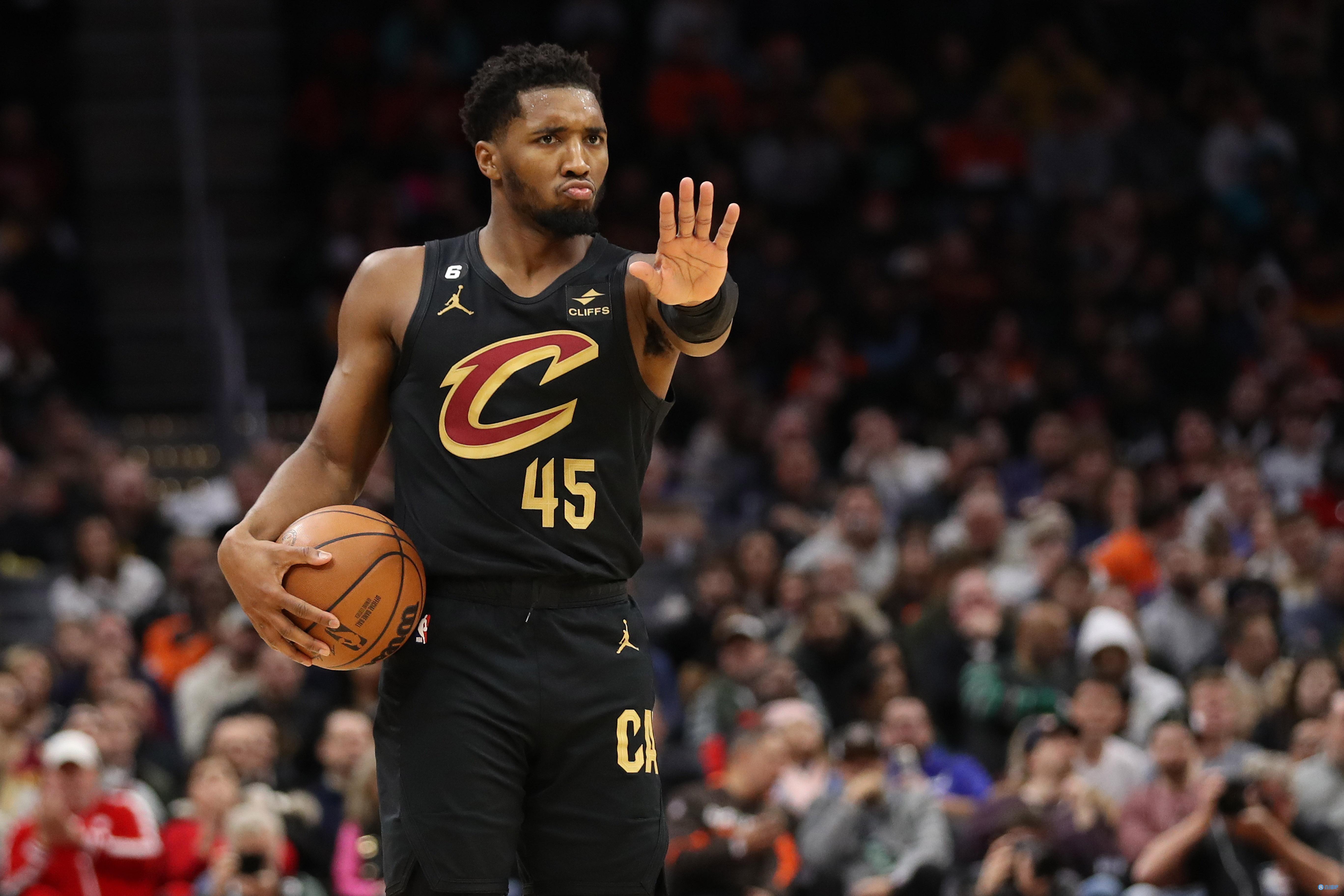 生涯第25次50+！哈登成NBA历史第四老的55+先生（哈登生涯第25次轰50+，成NBA史上第四年长的55+得分者）