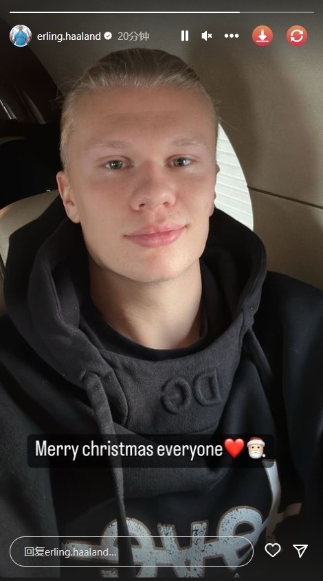 球星赛后向看台深深鞠躬（赛后球星面向看台致以深深一礼）